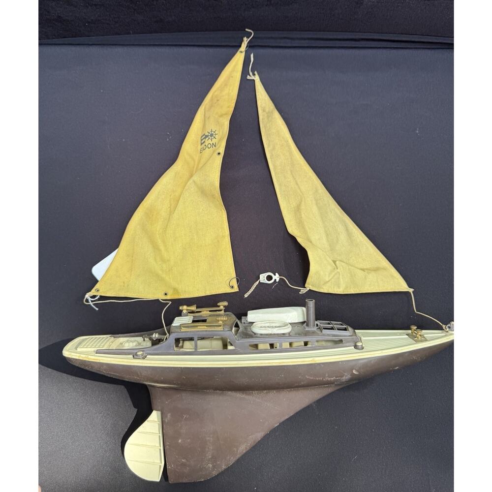 Vtg 1964 Eldon Racing Sloop Toy Sailboat with Yellow Cloth Sails Missing Mast